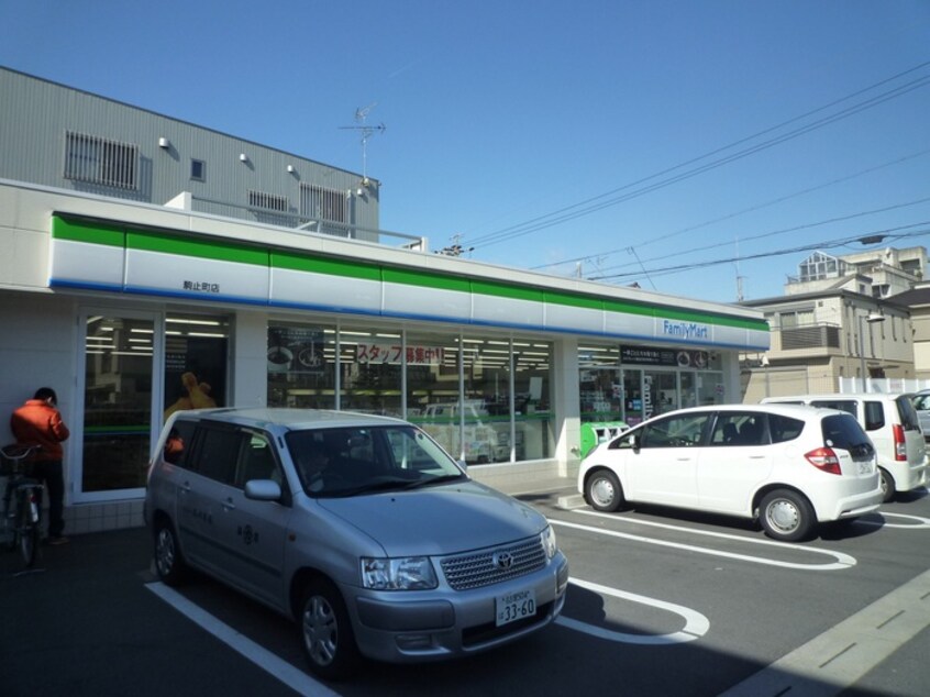 ファミリーマート(コンビニ)まで350m NEO　JAPANESQUE出来町