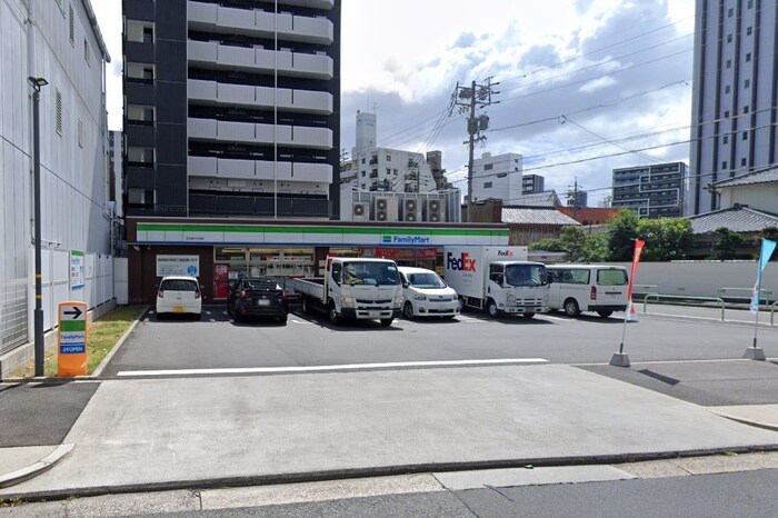 ファミリーマート名古屋千代田店(コンビニ)まで200m WELL　COURT　CHIYODA