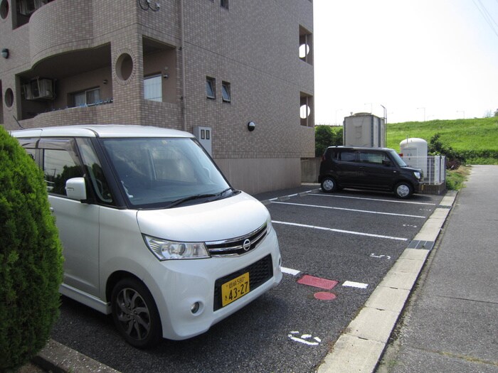 駐車場 シャルル大宗