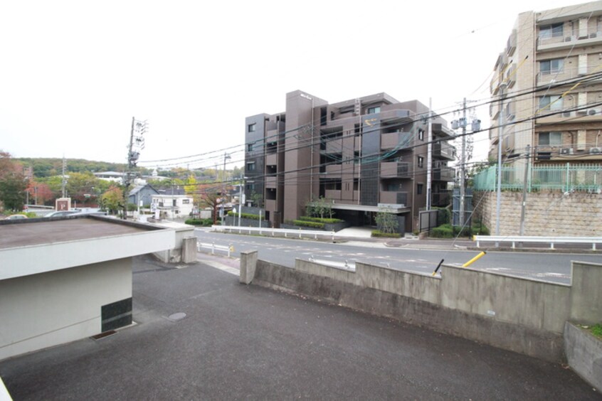 室内からの展望 カ－サ・ノア高峯町