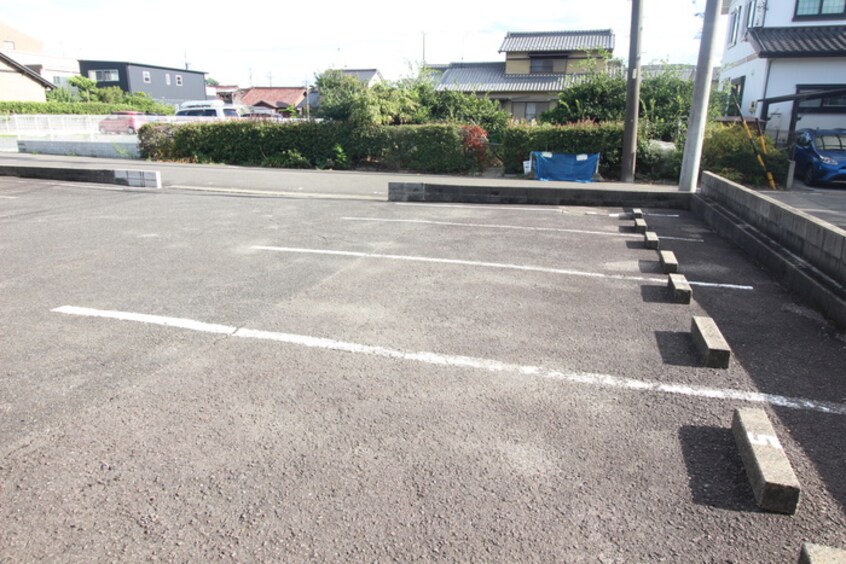 駐車場 サープラスワン岩田