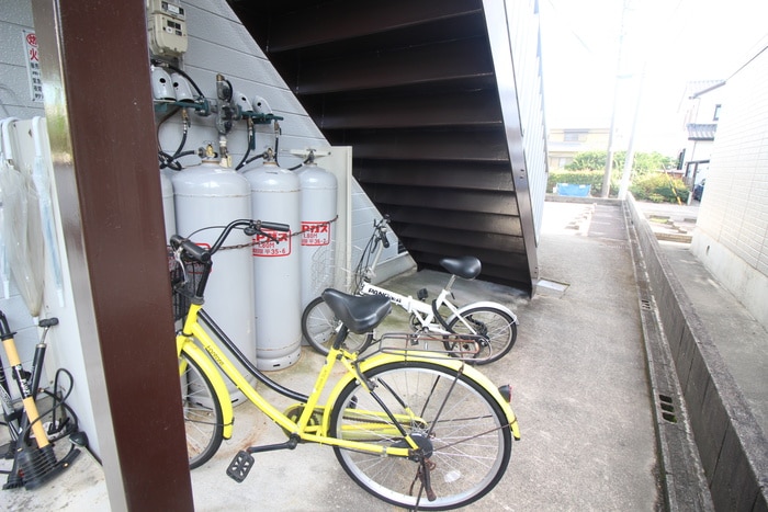 駐輪場 サープラスワン岩田