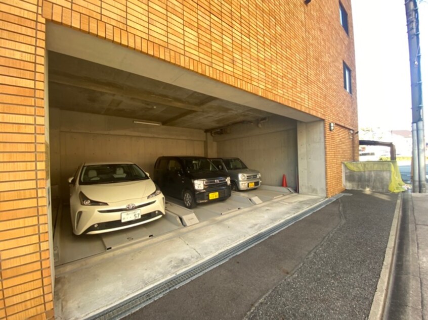 駐車場 ワイズタワ－徳川