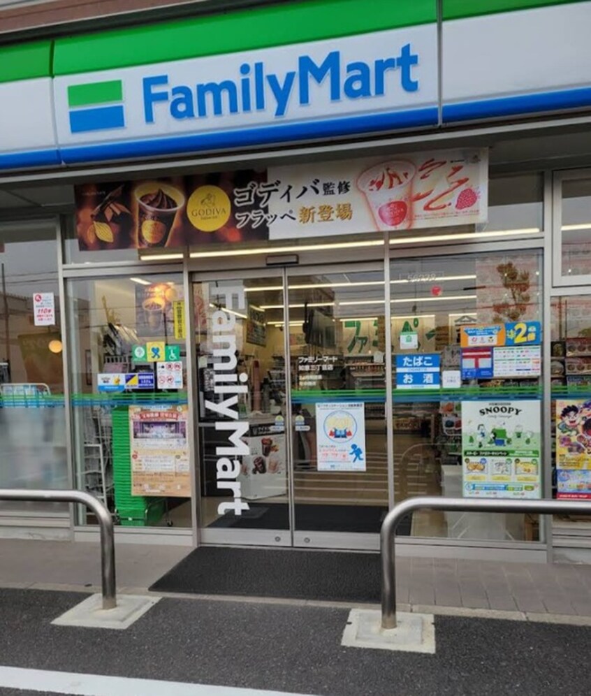 ファミリーマート 如意三丁目店(コンビニ)まで1100m アロッジオ