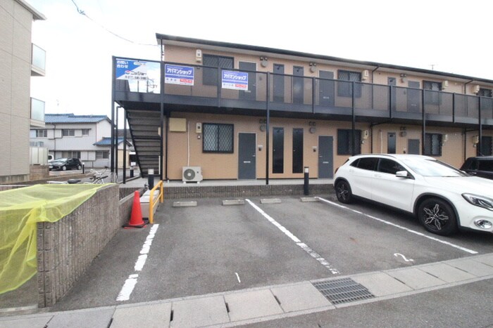 駐車場 アンプルールリーブル桜田