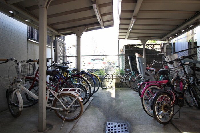 駐輪場 ロジェ新栄南