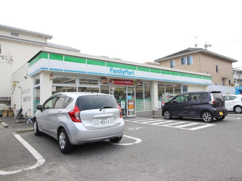 ファミリーマート(コンビニ)まで550m ア－ルズタワ－宝が丘