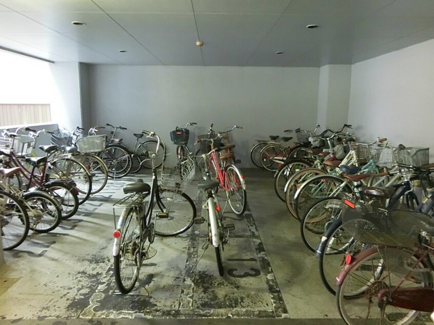 駐輪場 LIVE桜山