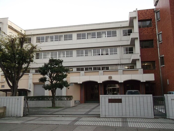 香流中学校(中学校/中等教育学校)まで559m ＳＴＵＤＩＯ２６