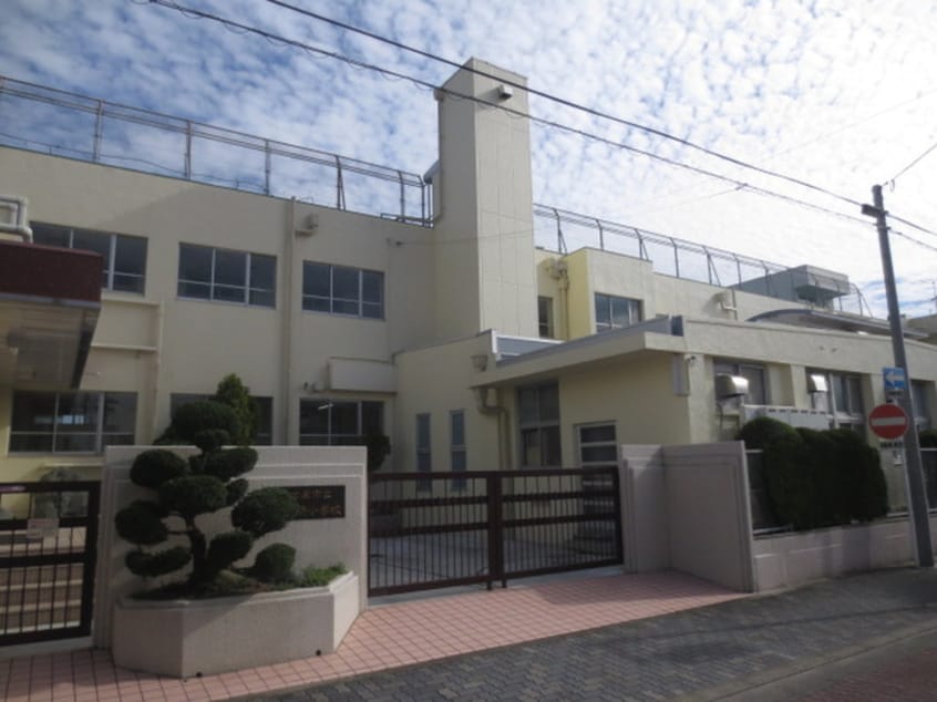 桜山中学校(中学校/中等教育学校)まで67m 桜山西マンション