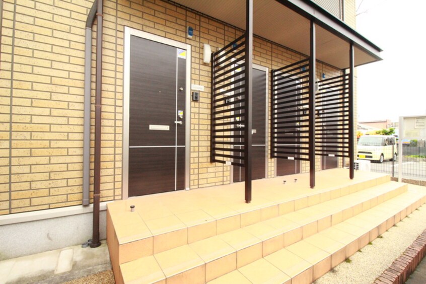 エントランス部分 ボンジュール本陣