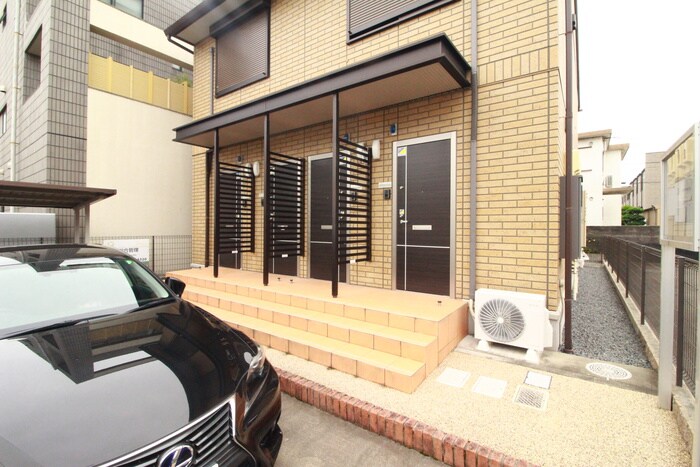 エントランス部分 ボンジュール本陣