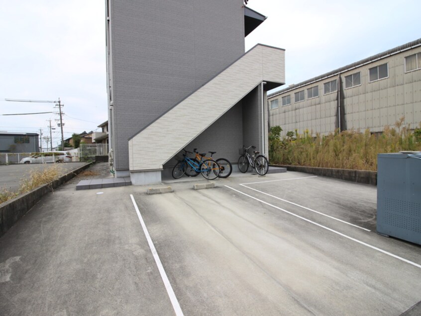 駐車場 アルモ四女子