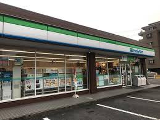 ファミリーマート(コンビニ)まで208m パレス三宝
