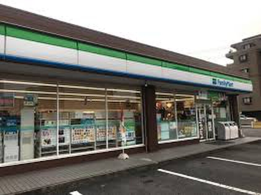 ファミリーマート(コンビニ)まで208m パレス三宝