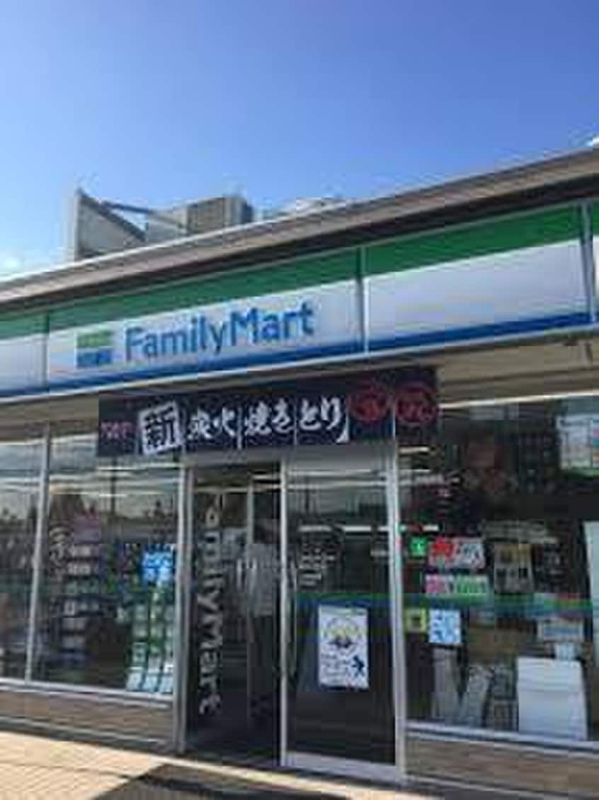 ファミリーマート(コンビニ)まで542m エスポワールＢ棟