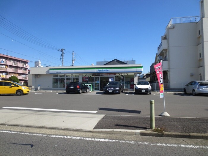 ファミリーマート(コンビニ)まで530m モア・グレース