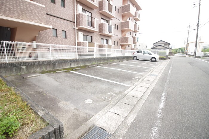 駐車場 ヴェルドミール江坂B棟