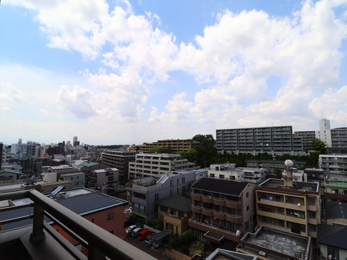 室内からの展望 サン・東山公園イ－スト