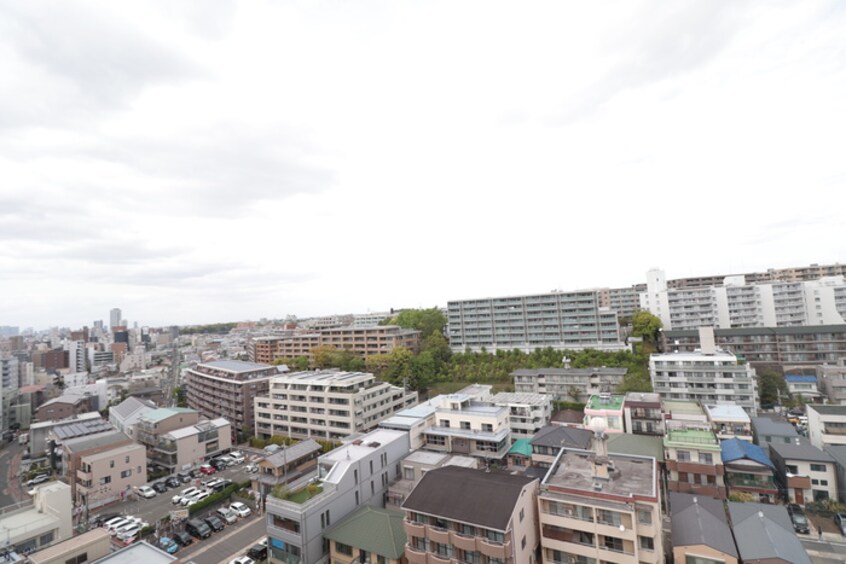 室内からの展望 サン・東山公園イ－スト