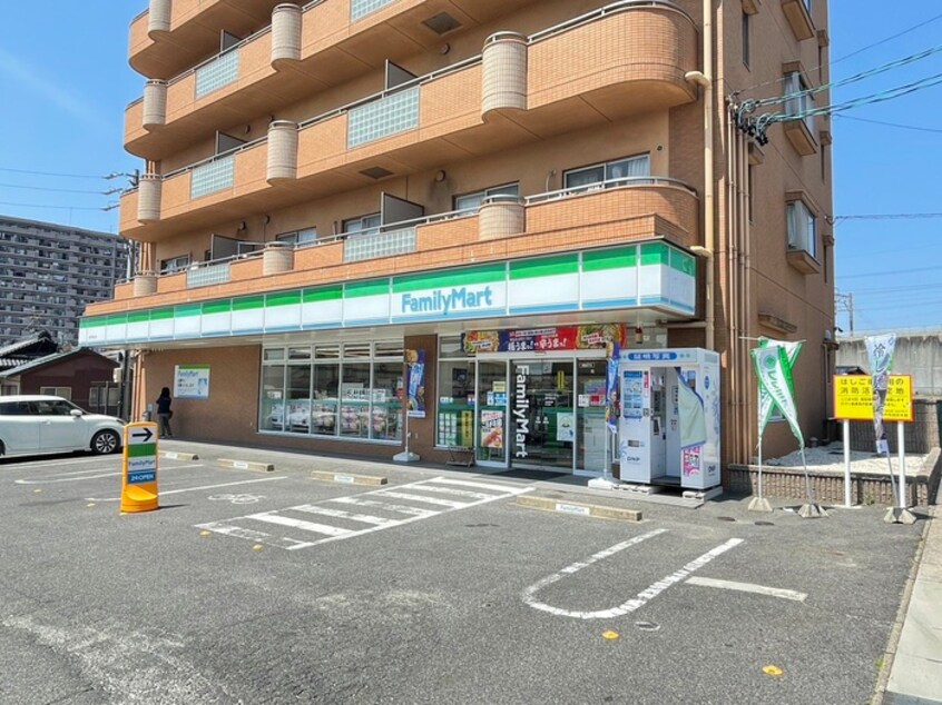 ファミリーマート瀬戸福元店(コンビニ)まで63m アスコット瀬戸口