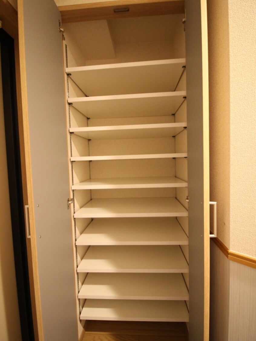 靴箱 インペリアル南大高