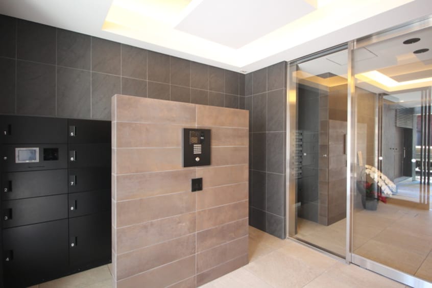 エントランス部分 ロータス・ガーデン城南