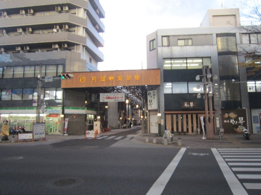 円頓寺商店街(その他飲食（ファミレスなど）)まで290m ロータス・ガーデン城南