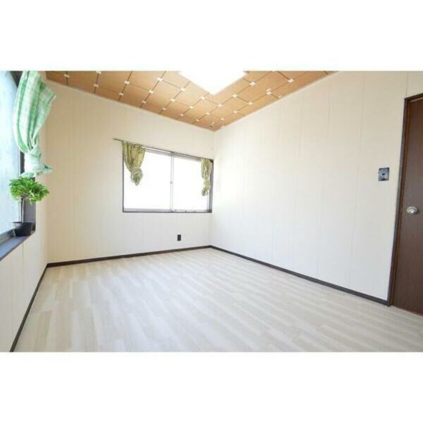 居室 高屋町後山貸家