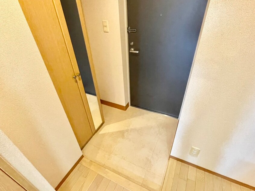 玄関 ノステルコ－ト岡崎