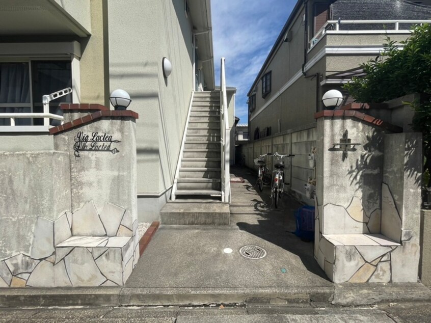 エントランス部分 Ｖｉａ　Ｌａｃｔｅａ