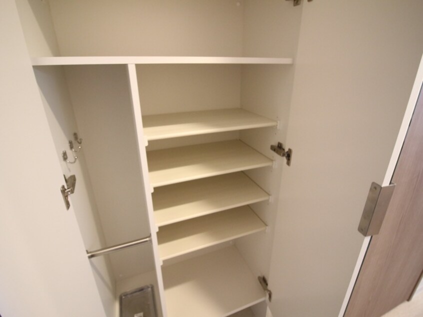 靴箱 エスリード栄クロスシティ