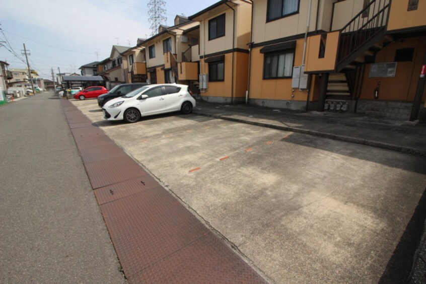 駐車場 サンライズ（東棟）