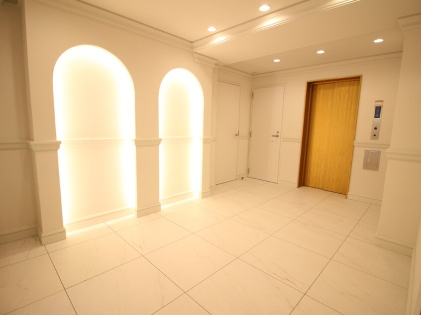 エントランス部分 THE LOUNGE LINEAR GATE