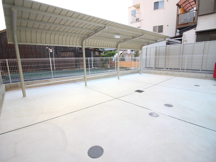 駐輪場 THE LOUNGE LINEAR GATE