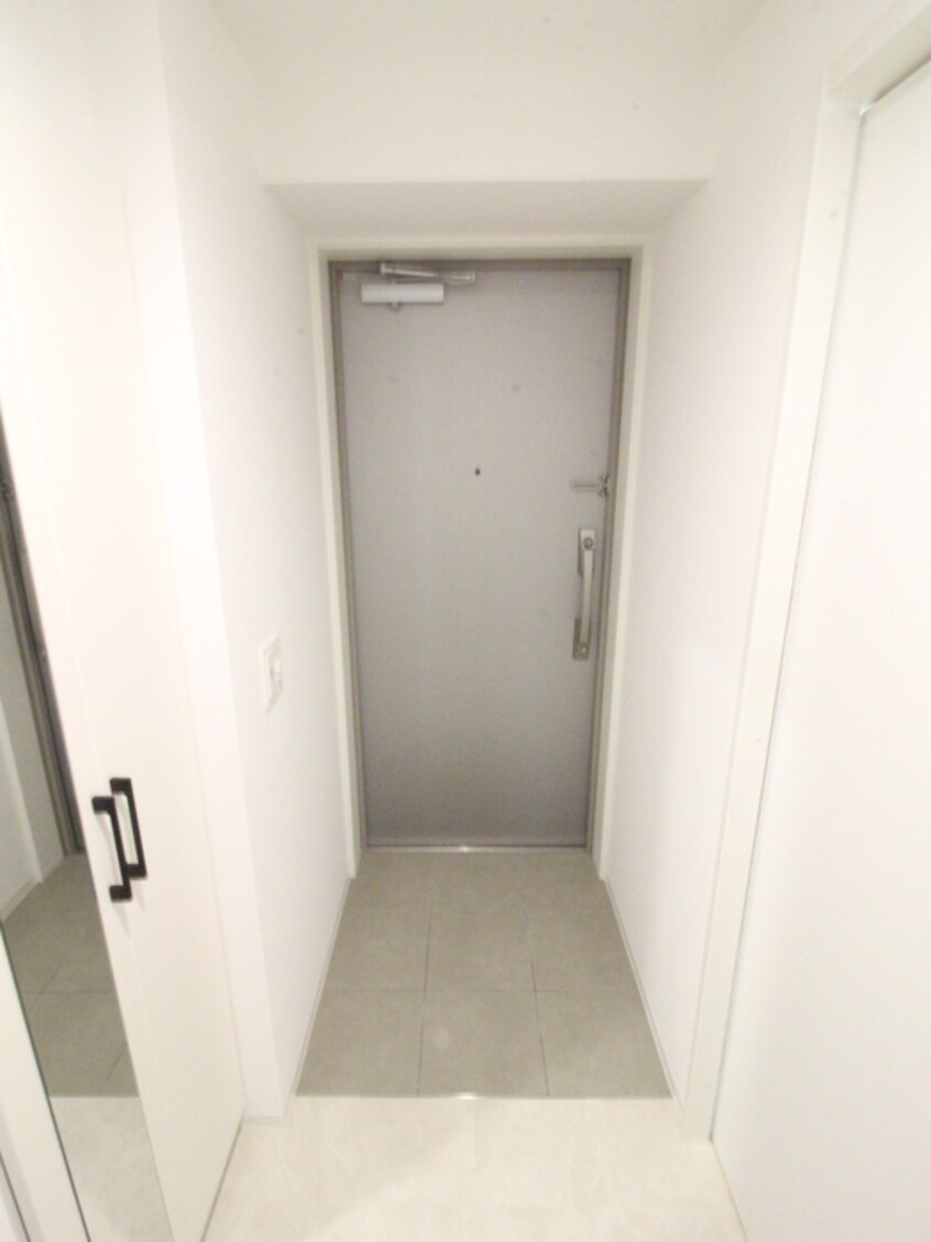 玄関 THE LOUNGE LINEAR GATE