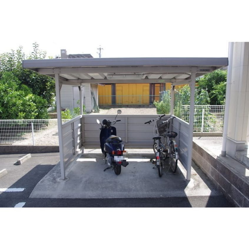 駐輪場 オンワード