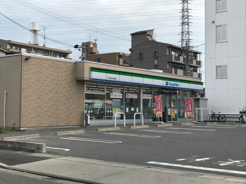 ファミリーマート 中小田井公園前店(コンビニ)まで1000m エトワ－ルＭＡＲＵＮＯ
