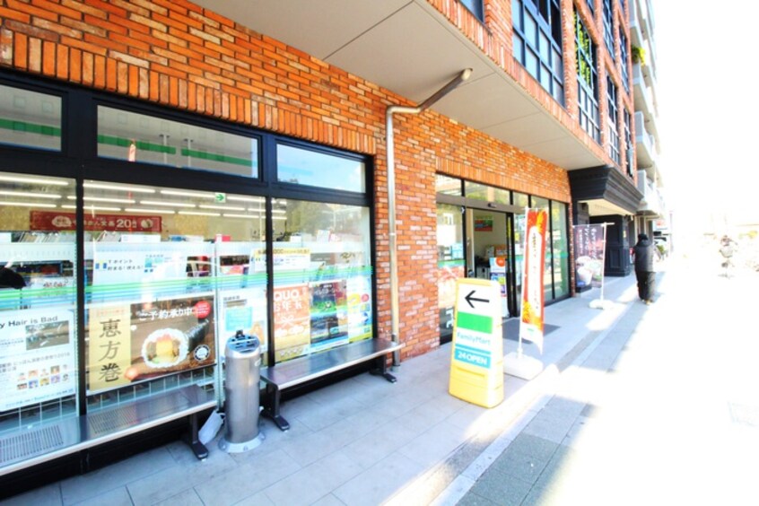 ファミリーマート 大須本通店(コンビニ)まで210m シェリ－メゾン