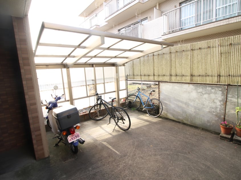 駐輪場 ハイツ浅井
