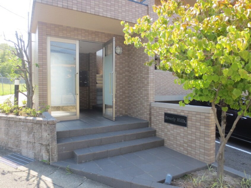 エントランス部分 ビバリ－ヒルズ