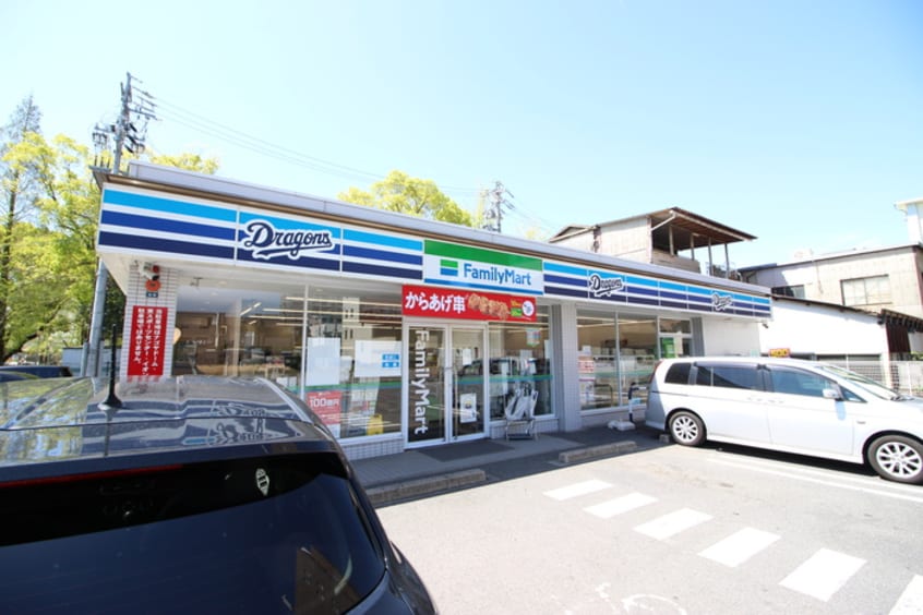 ファミリーマート(コンビニ)まで140m ルノンドームＡ