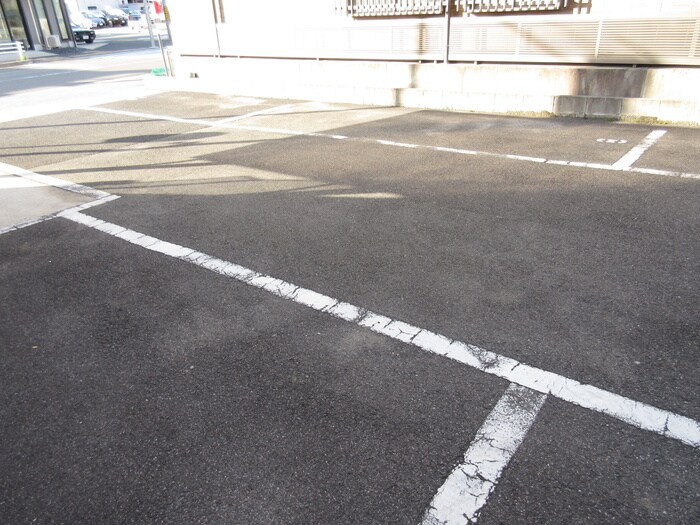 駐車場 ﾄﾞミールイースト