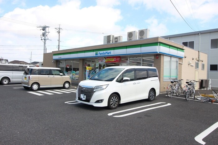 ファミリーマート 知立牛田町店(コンビニ)まで378m サンヒルズＢ棟