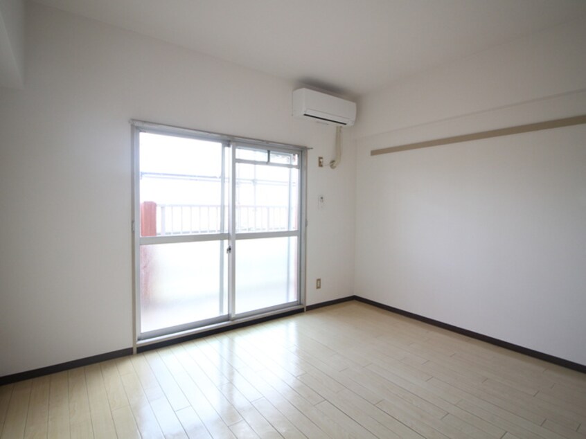 居室 新日ビル豊明マンション