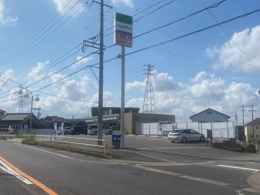 ファミリーマート刈谷野田店(コンビニ)まで408m さくら