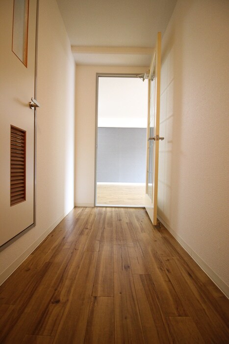 廊下 ＷＥＳＴ　ＣＲＥＥＫ