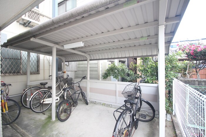 駐輪場 ＬＡＰＵＴＡ