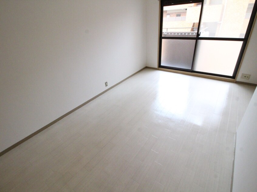 居室 ラメ－ル植田