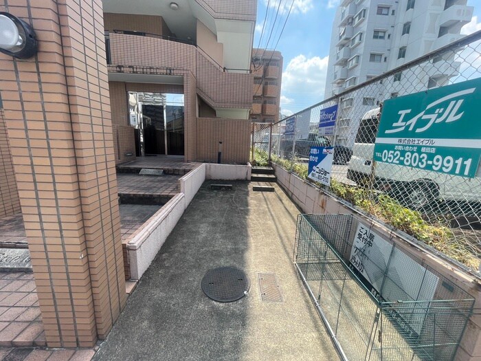 駐車場 ラメ－ル植田